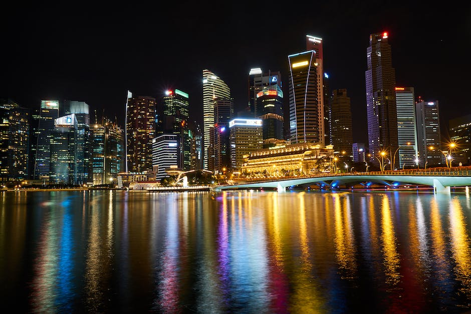 how to travel in singapore on a budget